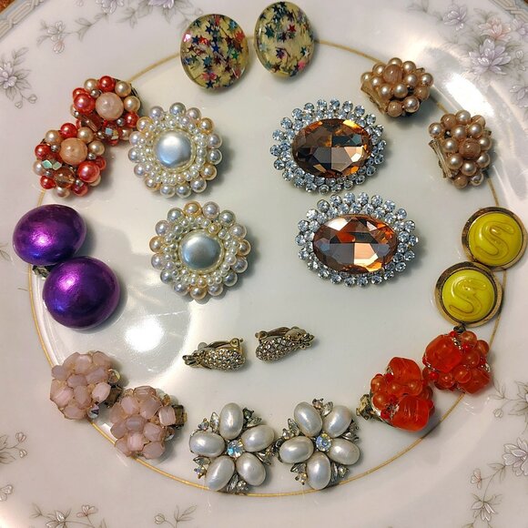 Vtg EARRING LOT 11 PAIR CLIP ONS Screw Back Cluster Confetti Lisner Japan Pink - Picture 1 of 8